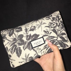 GUCCI BEAUTY POUCH